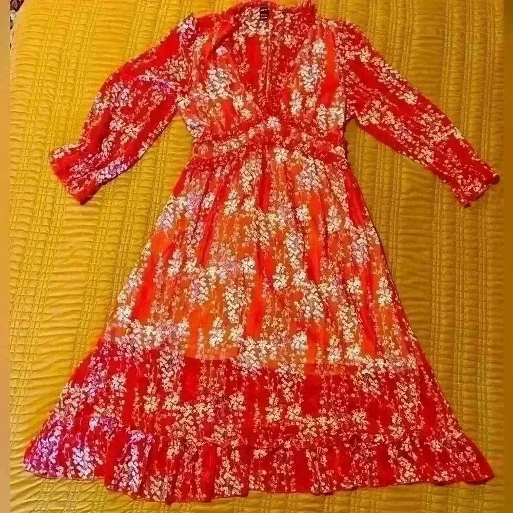 Red V-neck Floral Dress with Small Ruffled Neckline - Picture 2 of 4